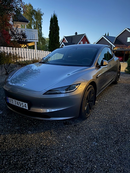 Tesla Model 3 15 of 18