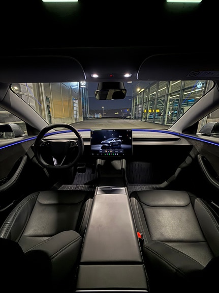 Tesla Model 3 9 of 18