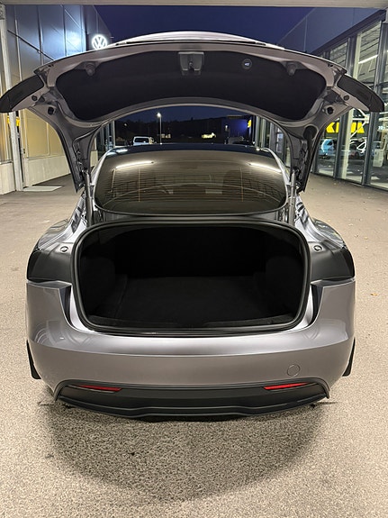 Tesla Model 3 7 of 18