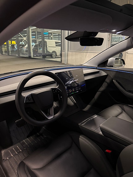 Tesla Model 3 11 of 18