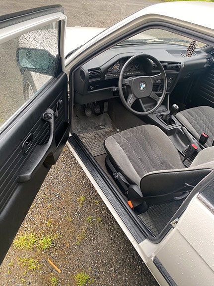 BMW 318i 12 of 13