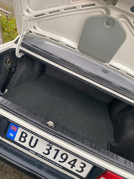 BMW 318i 7 of 13