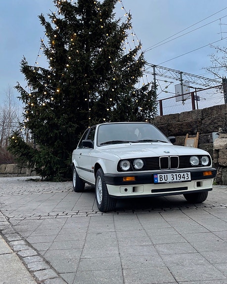 BMW 318i 4 of 13