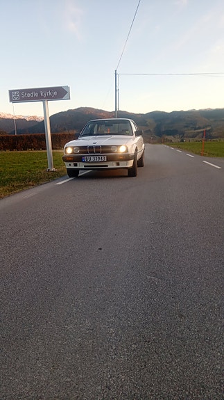 BMW 318i 13 of 13