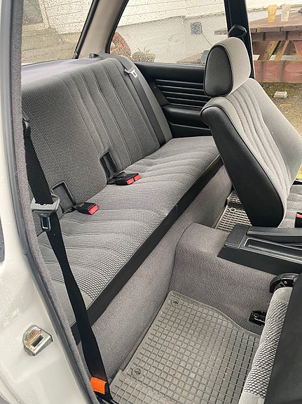 BMW 318i 11 of 13