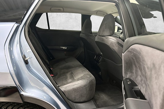 Lexus RZ450e 17 of 24