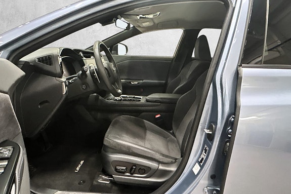 Lexus RZ450e 10 of 24