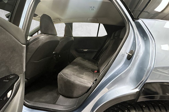 Lexus RZ450e 16 of 24