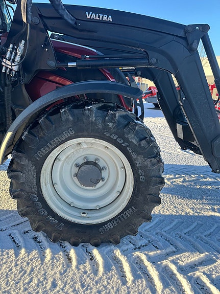 Valtra N114H5 med Ålø G4S laster/Turbinclutch/LITE TIMER! 2018, kr 815 000,-