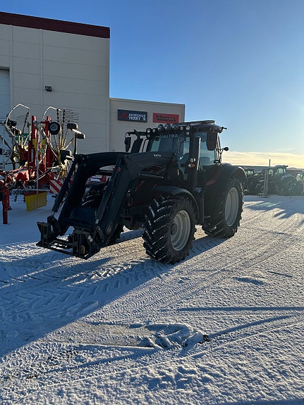 Valtra N114H5 med Ålø G4S laster/Turbinclutch/LITE TIMER! 2018, kr 815 000,-