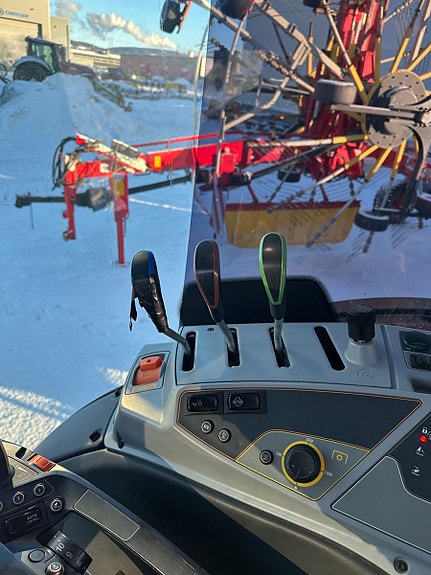 Valtra N114H5 med Ålø G4S laster/Turbinclutch/LITE TIMER! 2018, kr 815 000,-