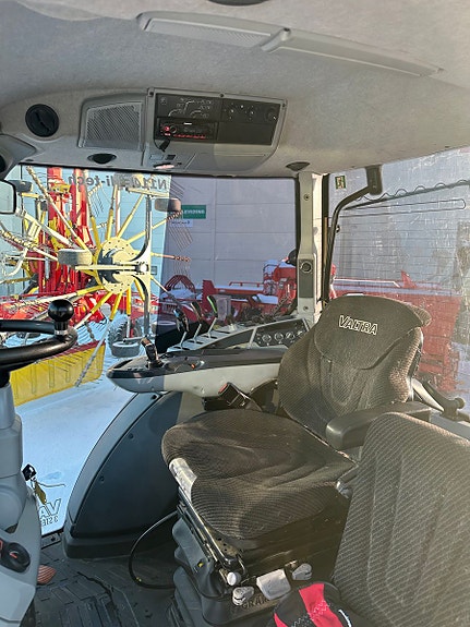 Valtra N114H5 med Ålø G4S laster/Turbinclutch/LITE TIMER! 2018, kr 815 000,-