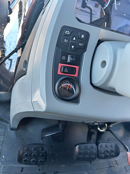 Valtra N114H5 med Ålø G4S laster/Turbinclutch/LITE TIMER! 2018, kr 815 000,-