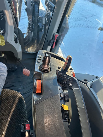 Valtra N114H5 med Ålø G4S laster/Turbinclutch/LITE TIMER! 2018, kr 815 000,-