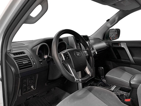 Toyota Land Cruiser 9 of 12