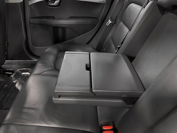 Volvo XC70 12 of 16