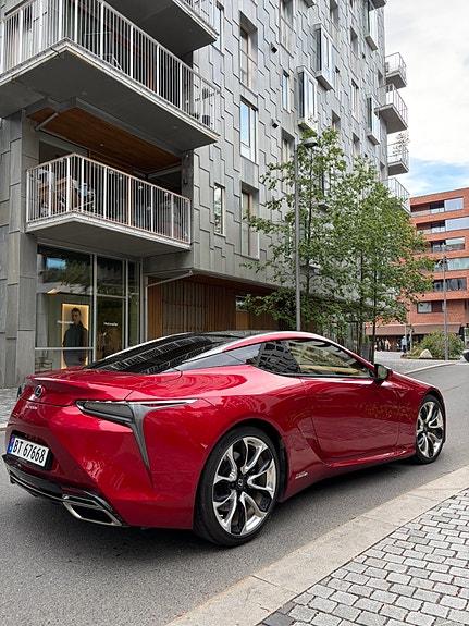 Lexus LC500h 13 of 23