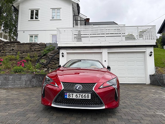 Lexus LC500h 2 of 23