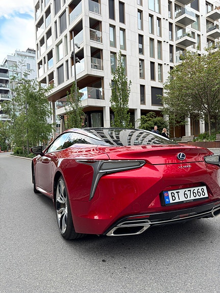 Lexus LC500h 12 of 23