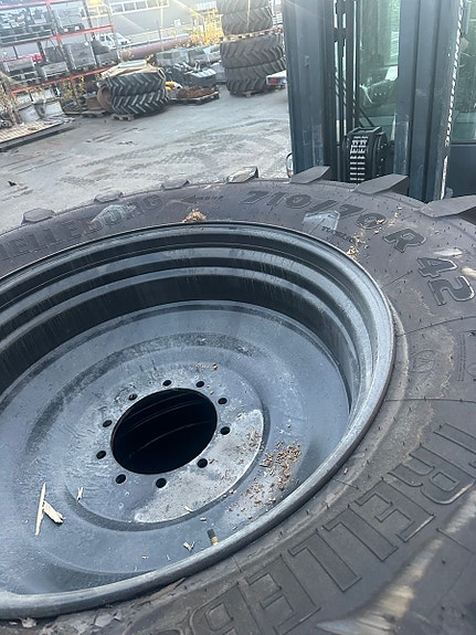 Trelleborg TM900 710/70-42 og 600/70-30 Valtra S/MF 9S