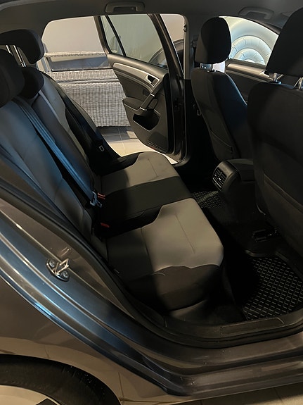 Volkswagen e-Golf VII 3 of 8