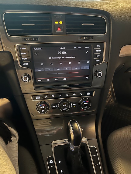 Volkswagen e-Golf VII 4 of 8