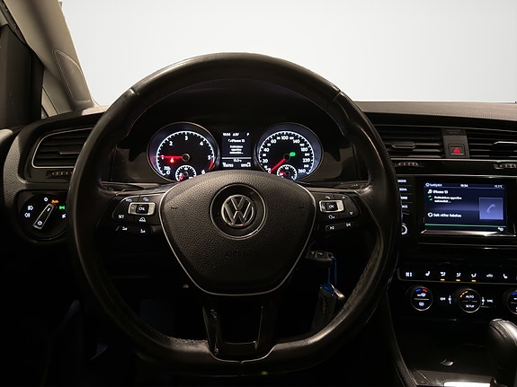 Volkswagen Golf VII 16 of 27