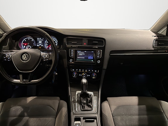 Volkswagen Golf VII 17 of 27