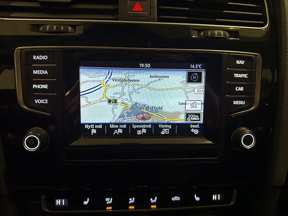 Volkswagen Golf VII 21 of 27