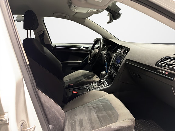 Volkswagen Golf VII 26 of 27