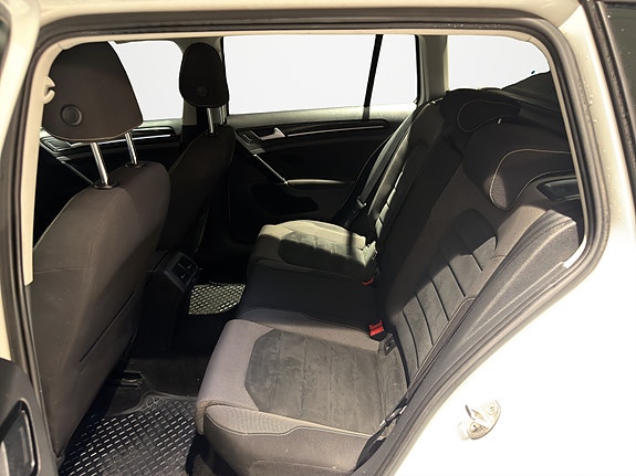 Volkswagen Golf VII 24 of 27