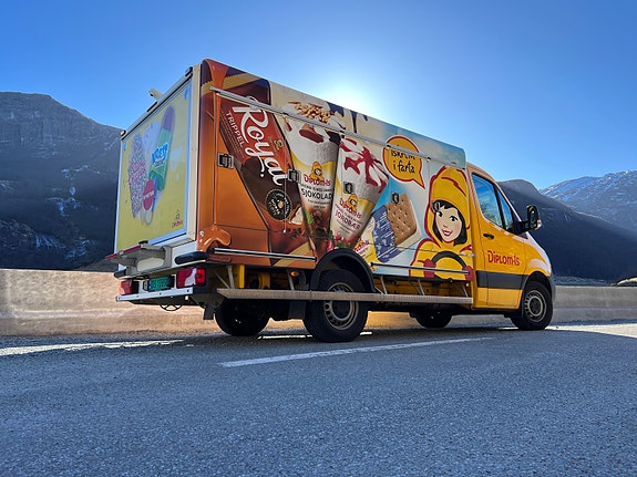 Selger Diplom-Isbilen Åros