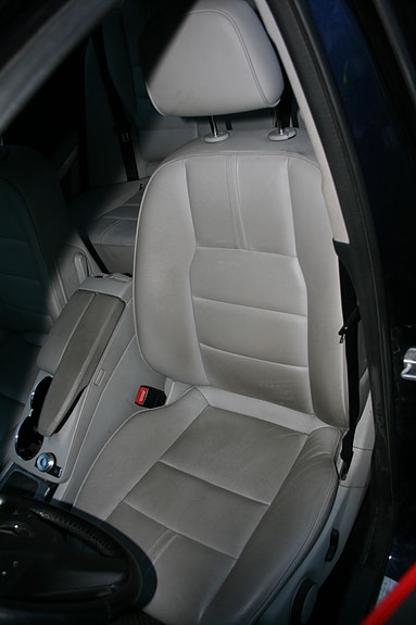 Mercedes-Benz GLK220 13 of 30