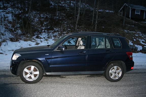Mercedes-Benz GLK220 3 of 30