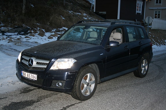 Mercedes-Benz GLK220 2 of 30