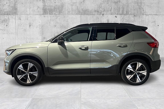 Volvo XC40 4 of 5