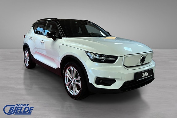 Volvo XC40 3 of 5