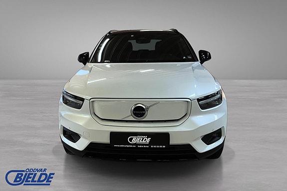 Volvo XC40 2 of 5
