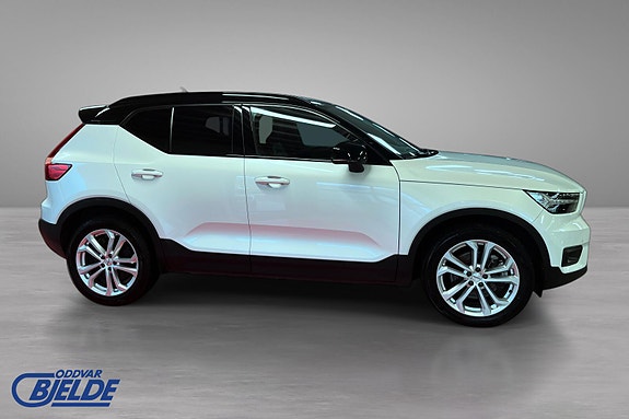 Volvo XC40 4 of 5
