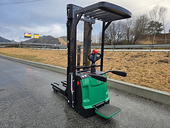 EP Proffmodel med Lithiumbatteri, 1600 kg løftekapasitet og plattform