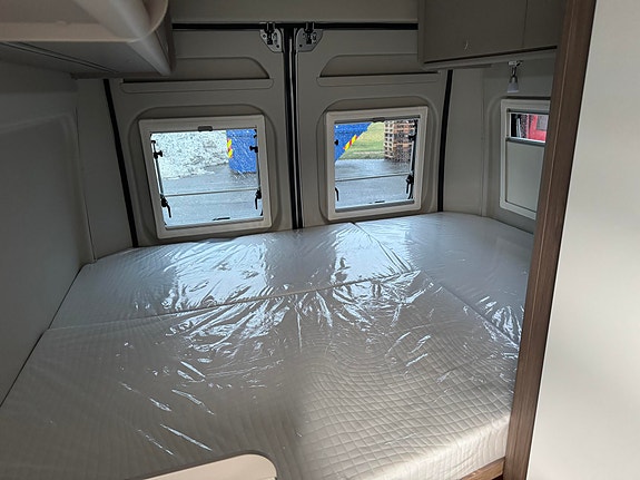 Carado Camper Van 600 DEMOBIL! 4 sengeplasser / 9-trinns automat / 2 of 23