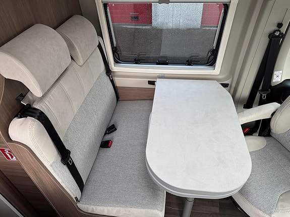 Carado Camper Van 600 DEMOBIL! 4 sengeplasser / 9-trinns automat / 3 of 23