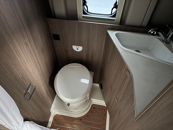Carado Camper Van 600 DEMOBIL! 4 sengeplasser / 9-trinns automat / 5 of 23