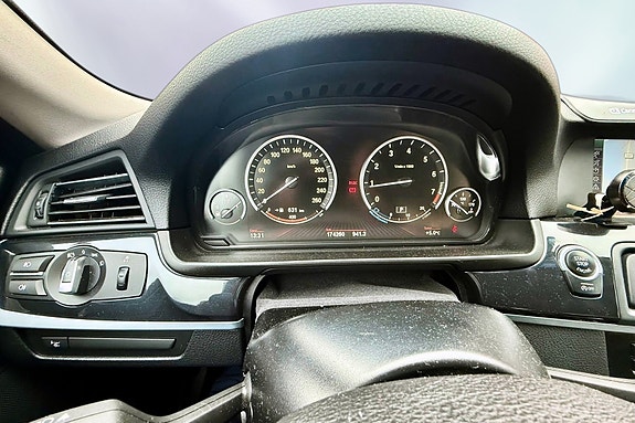 BMW 528i 17 of 18