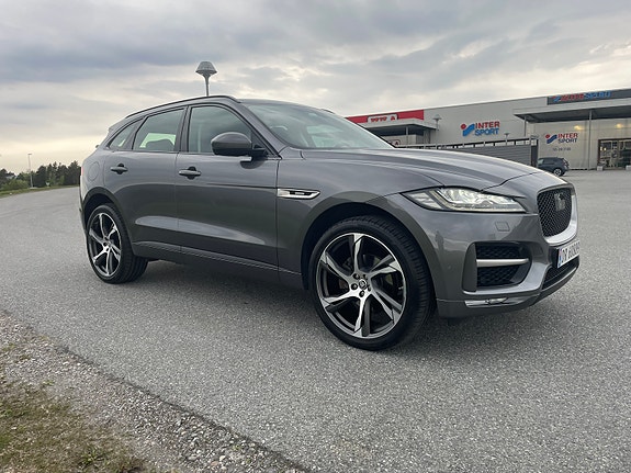 Jaguar F-PACE 5 of 5