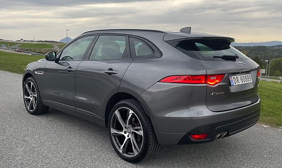 Jaguar F-PACE 3 of 5