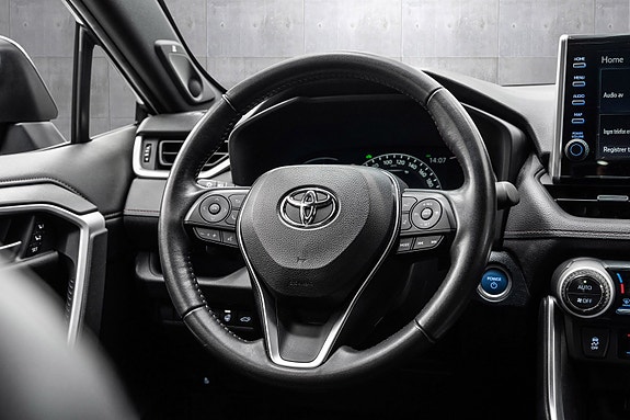 Toyota RAV4 Plug-in Hybrid 12 of 27