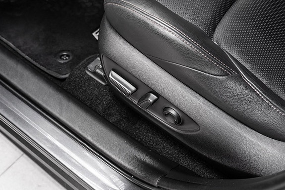 Toyota RAV4 Plug-in Hybrid 8 of 27