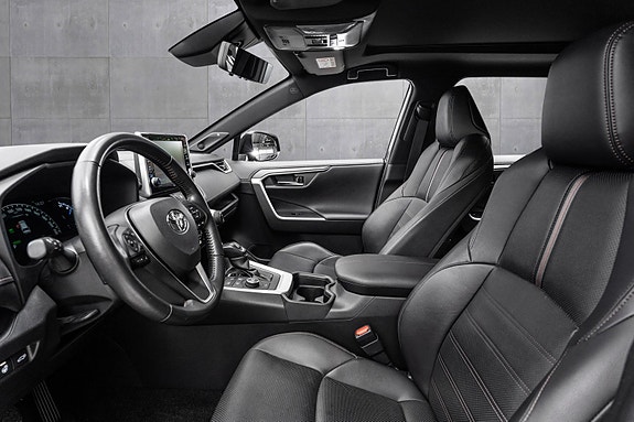 Toyota RAV4 Plug-in Hybrid 7 of 27