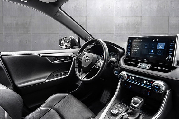 Toyota RAV4 Plug-in Hybrid 27 of 27